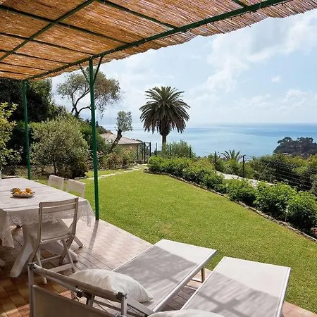 Sleeps 8 Air Con Wifi Casa vacanze *